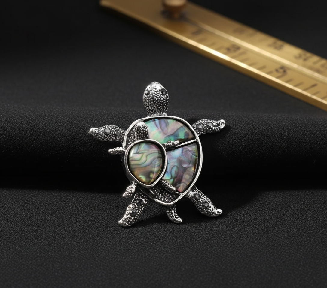 Abalone Shell Turtle Brooch – Statement Jewellery Accessory un image 3