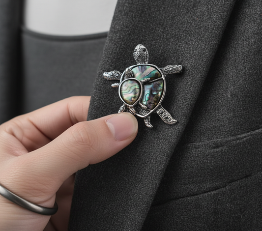 Abalone Shell Turtle Brooch – Statement Jewellery Accessory un image 1