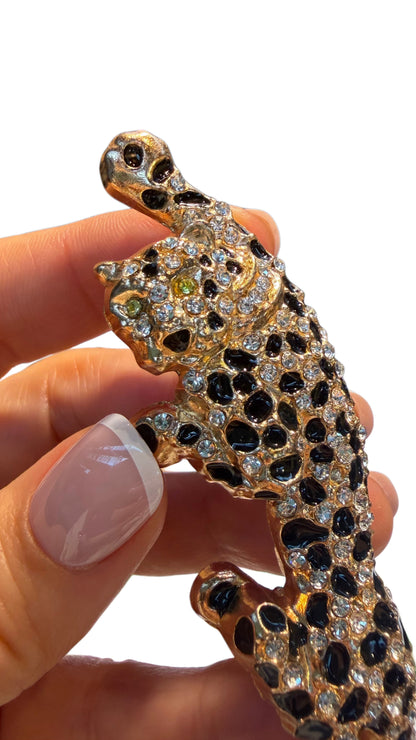Elegant Leopard Design Brooch