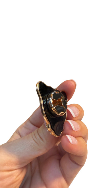 Button Closer Brooch – Elegant & Functional Fashion Accessory