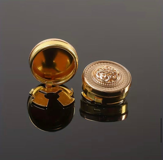 Minimalist Clip-On Shirt Button Covers (3 Colors)