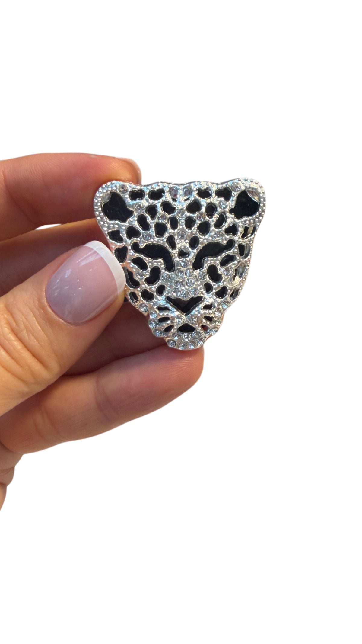 Button Closer Brooch – Elegant & Functional Fashion Accessory