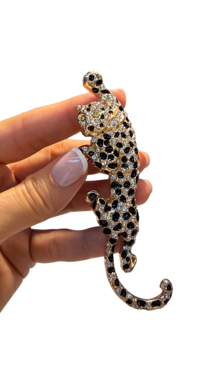 Elegant Leopard Design Brooch