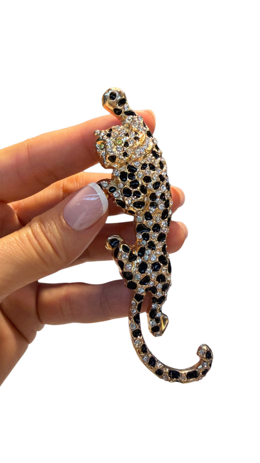 Elegant Leopard Design Brooch