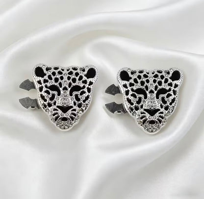 Button Closer Brooch – Elegant & Functional Fashion Accessory