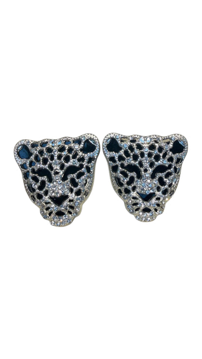 Button Closer Brooch – Elegant & Functional Fashion Accessory