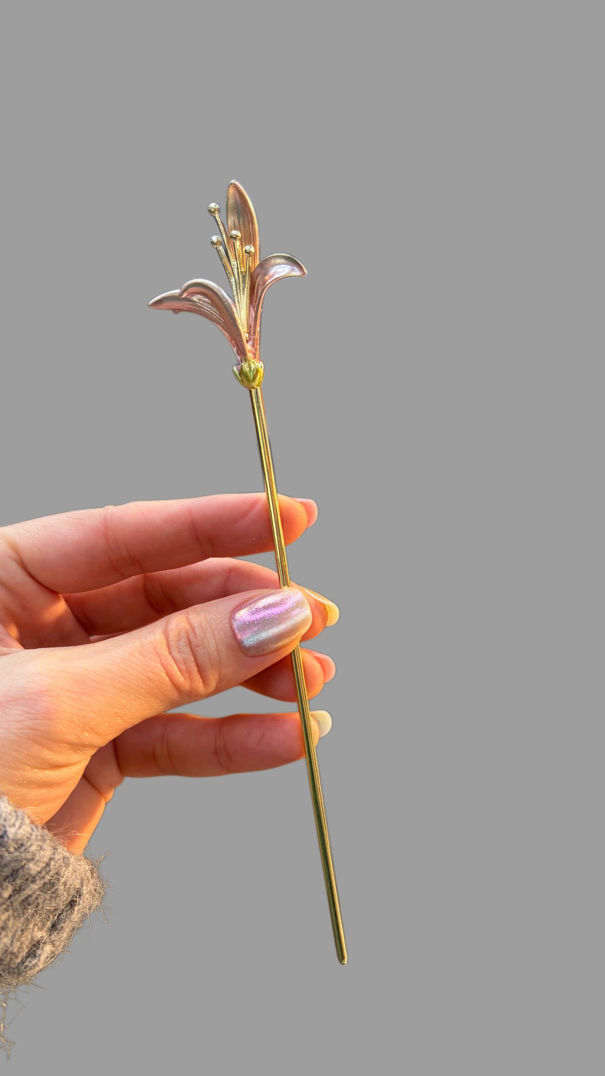 Pink Lily Metal Hairpin – Gold-Tone Floral Hair Accessory